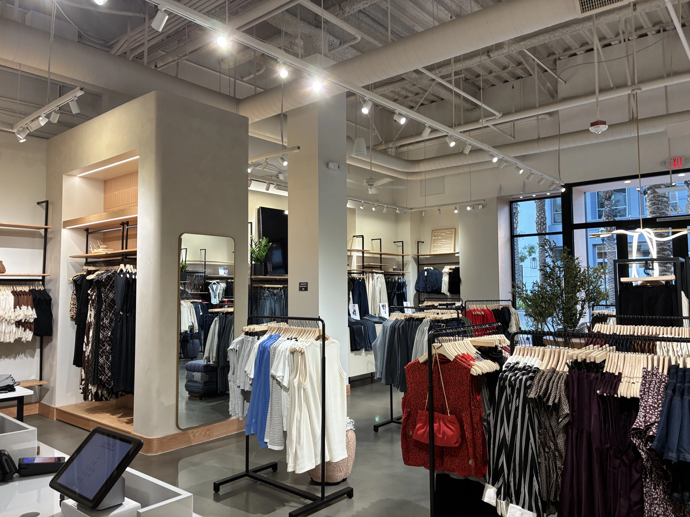 Evereve Retail Store Electrical Build-Out - Photo 6