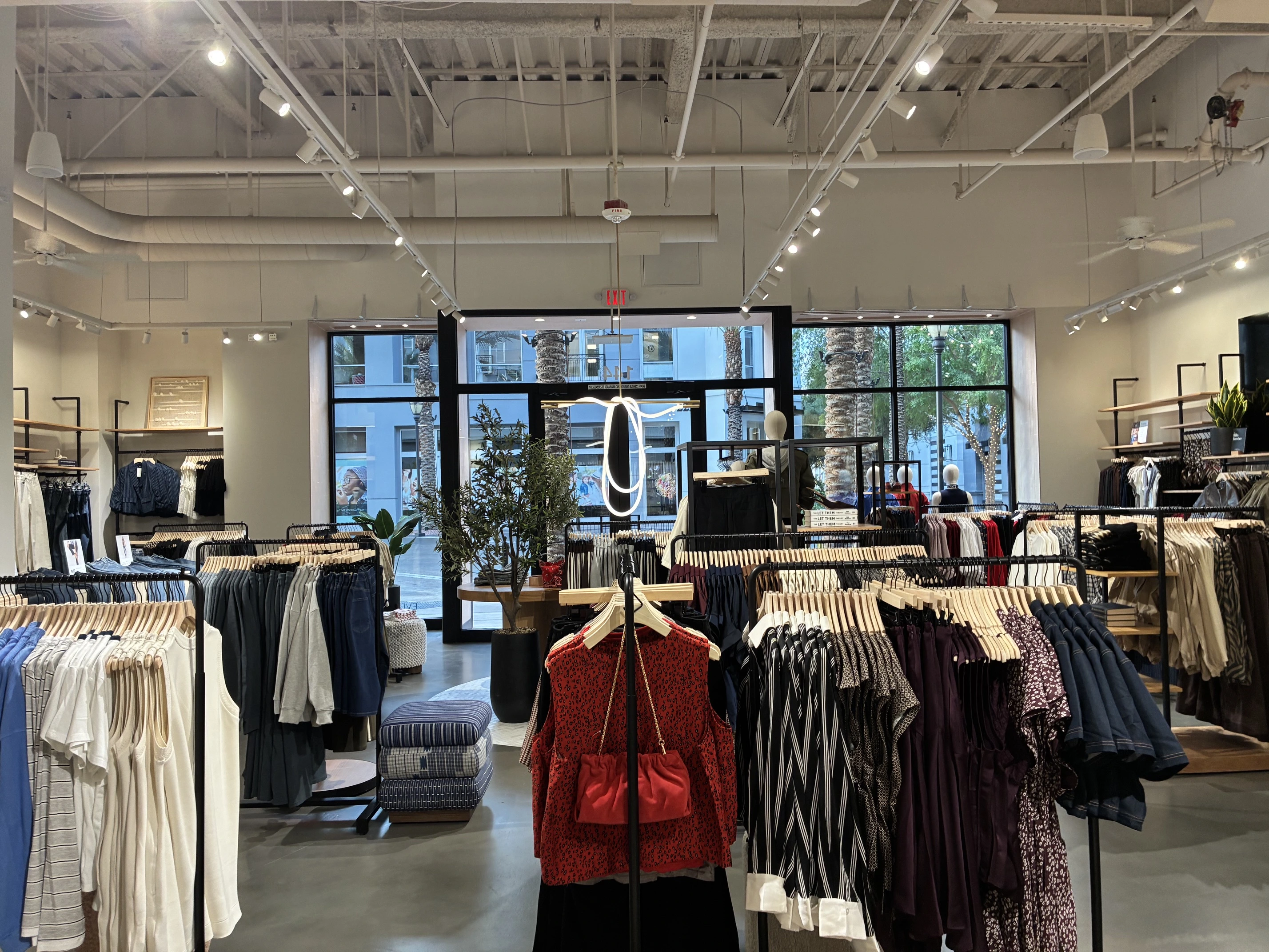 Evereve Retail Store Electrical Build-Out - Photo 7